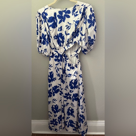 Petal & Pup Aminah Puff Sleeve Cut Out Dress In Blue Floral Size Medium New - Picture 5 of 14